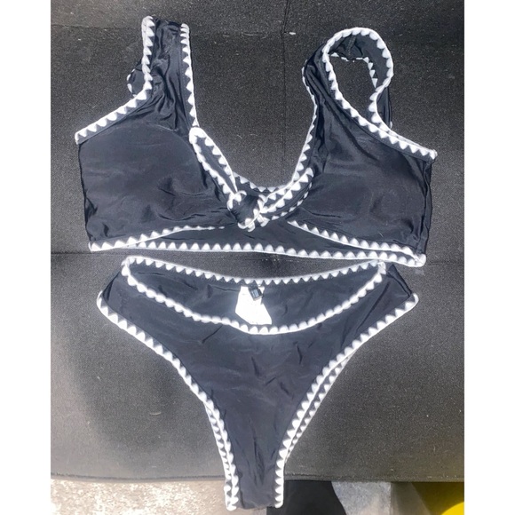 Brand new PrettyLittleThing black contrast stitch bikini top size 4 bottoms 0 - Picture 3 of 5